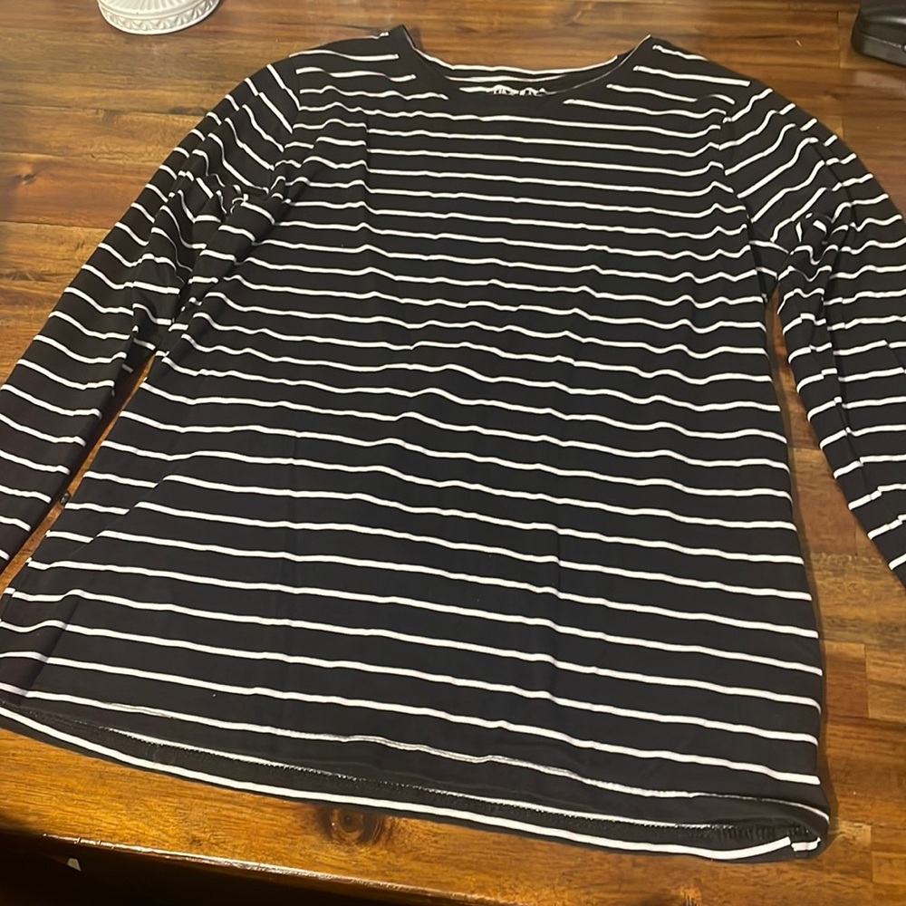 Woman’s shirt never worn